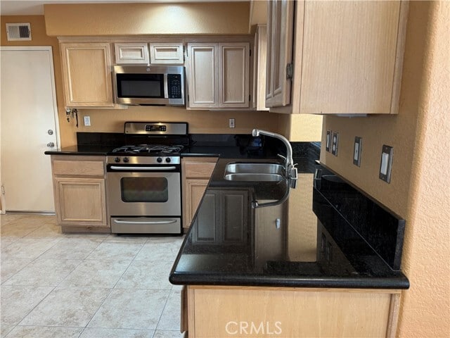 Building Photo - 13 Channel Island St