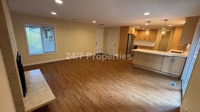 Building Photo - Spacious, Open-Concept 3 Bedroom West Linn Home