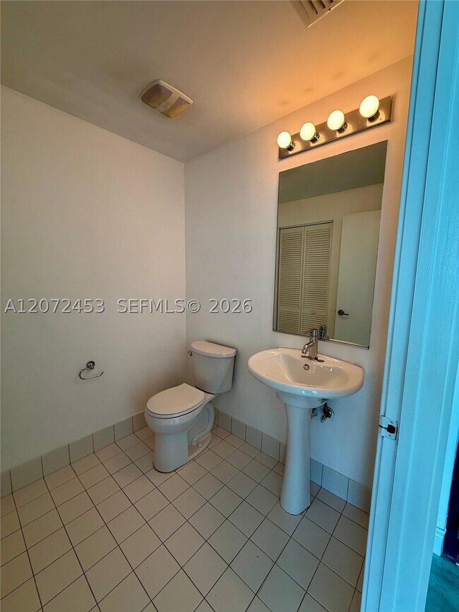 Building Photo - 888 Biscayne Blvd