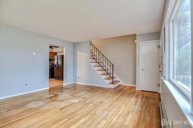 Building Photo - 345 Lincoln Blvd