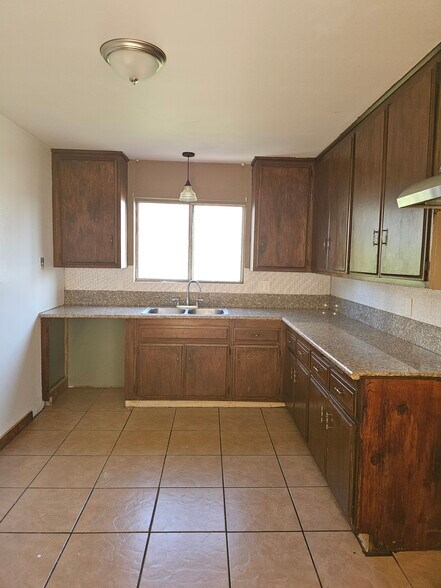 Kitchen - 2112 Manhattan Beach Blvd
