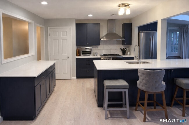 Building Photo - 201 Seneca Dr