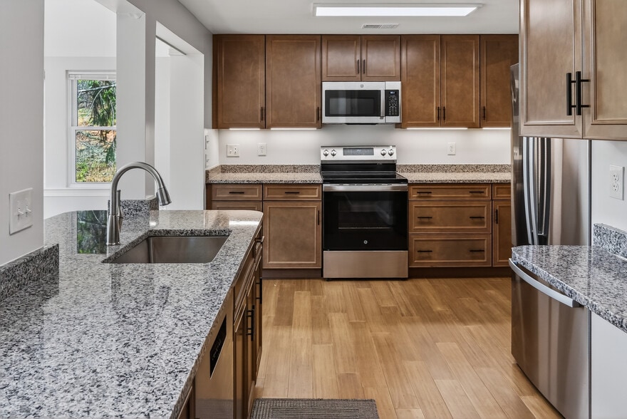 Building Photo - 19204 Saint Johnsbury Ln