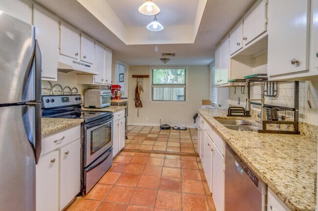 Building Photo - 8573 Echo Creek Ln