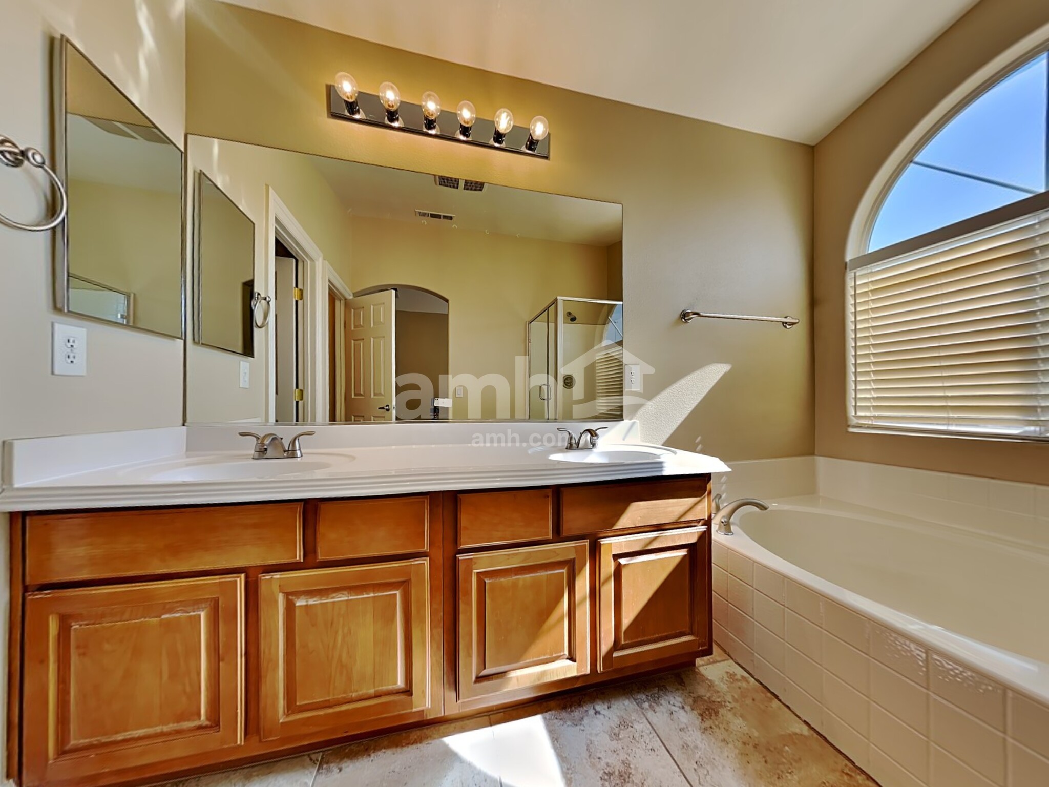 Building Photo - 8845 Red Fox Dr