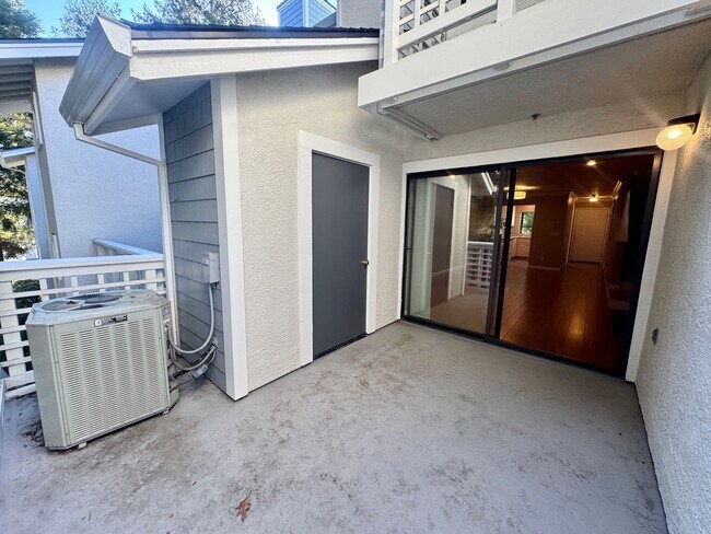Building Photo - 2600 Oak Rd