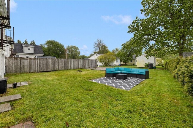 Building Photo - 66 Knowlesway Ext