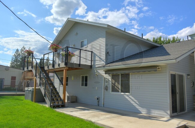 Building Photo - Spacious Wandermere Area Home