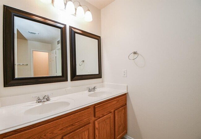 Building Photo - 19111 Yaupon Ranch Dr