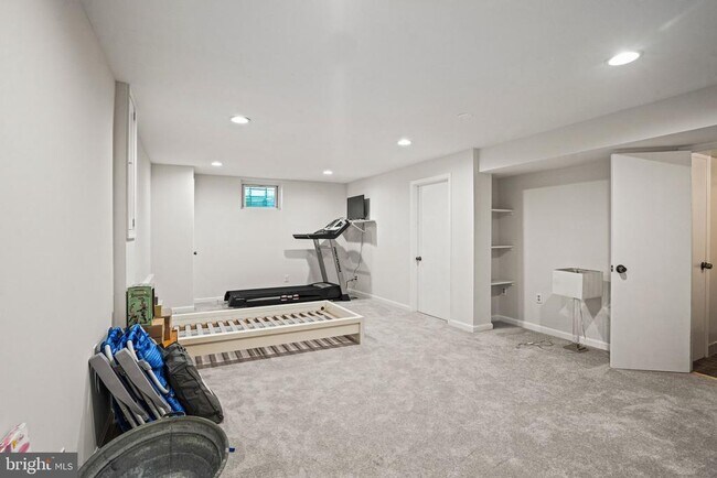 Building Photo - 6117 Larstan Dr