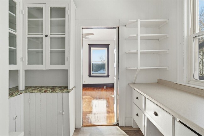 Building Photo - 44 Bardwell St