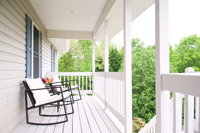 Building Photo - West Asheville - Large Well Kept 3/3 Home