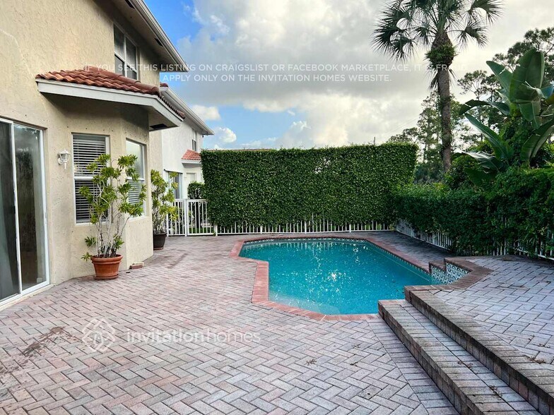 Building Photo - 107 Hidden Hollow Dr