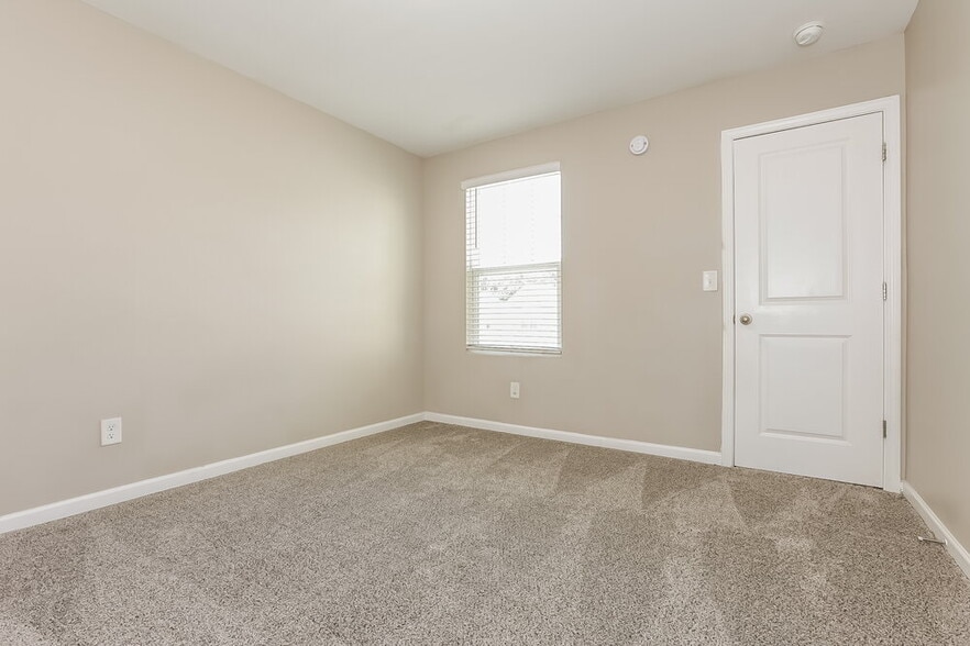 Building Photo - 3740 Place Dr