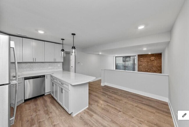 Building Photo - 2 bedroom in Chicago IL 60610
