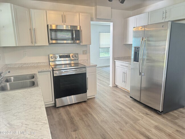 Building Photo - 5444 Los Santos Way