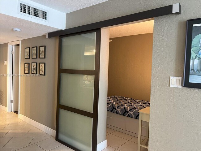 Building Photo - 18051 Biscayne Blvd