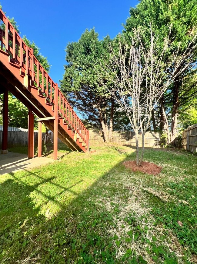 Building Photo - Great Duplex in Briarwood