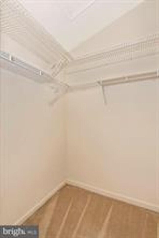 Building Photo - WELL MAINTAINED TOWNHOUSE WITH ONE CAR GARAGE, DECK,