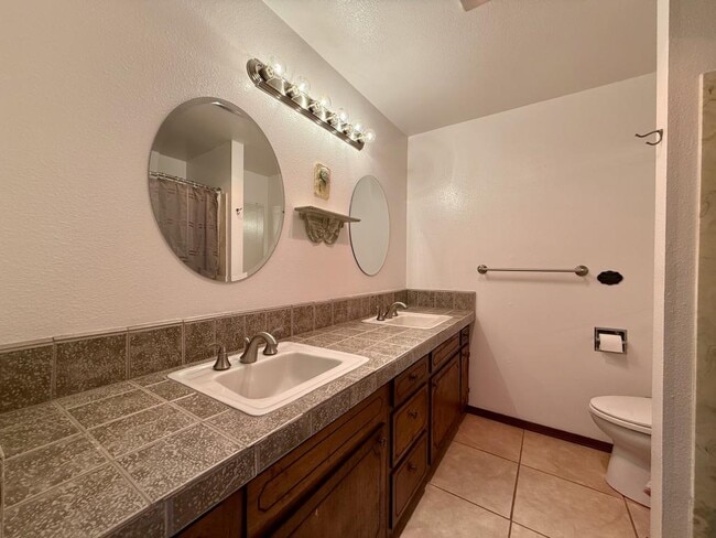 Building Photo - 9042 Monument Dr