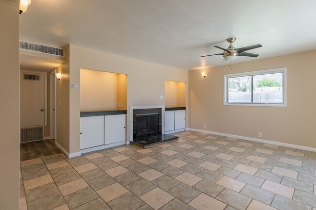 Building Photo - Spacious 4 Bedroom Home
