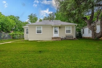 Building Photo - 1155 Greenbrier Dr