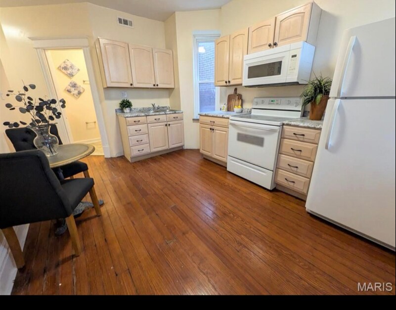 Building Photo - 3418 Hartford St