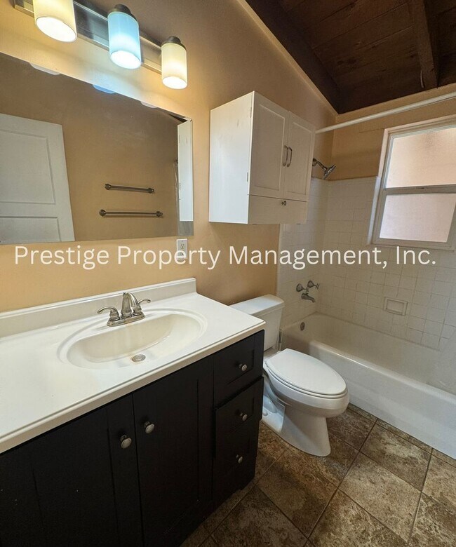 Building Photo - 1348