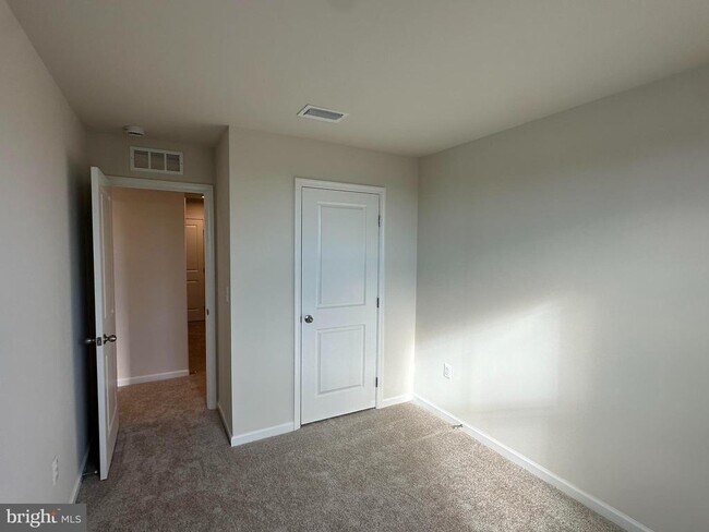 Building Photo - 2709 Apricot Dr