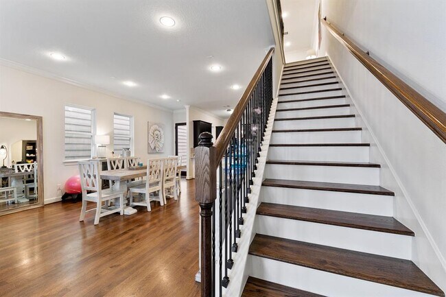 Building Photo - 5633 Petty St