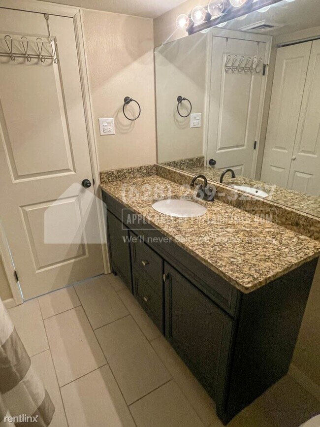 Building Photo - 1 br, 1 bath Condo - 3337 S Monaco Pkwy Un...
