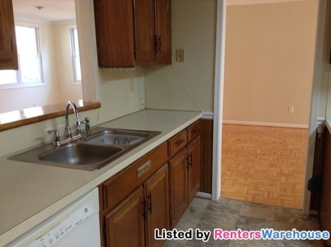 Building Photo - 723 Twin Brooks Ct SE