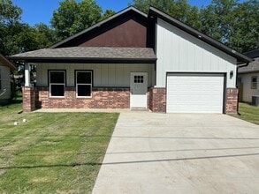 Building Photo - 821 Edgar St