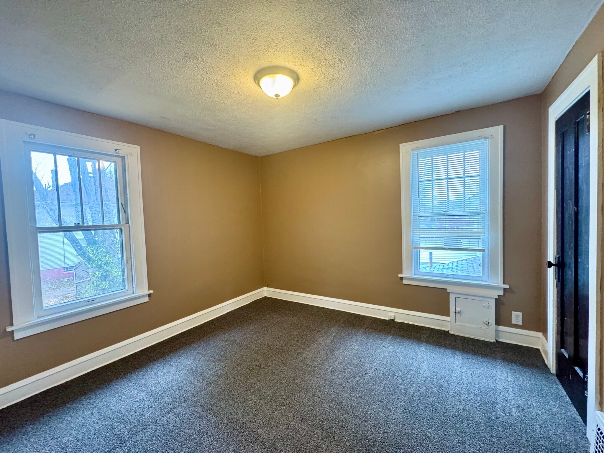 Building Photo - 1604 Yale Ave NW