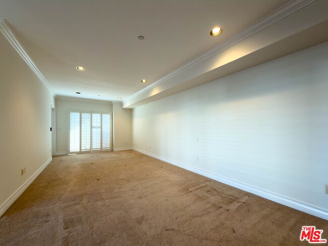 Building Photo - 11692 Darlington Ave