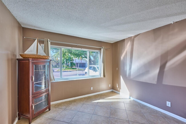 Building Photo - 5720 NE 22nd Way