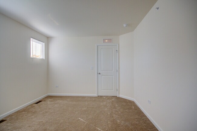 Building Photo - 5935 Hawkweed Dr