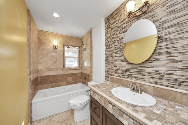 Building Photo - 7623 Barberton Dr