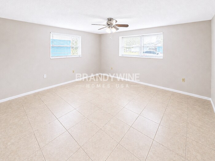 Building Photo - 10901 Queens Rd