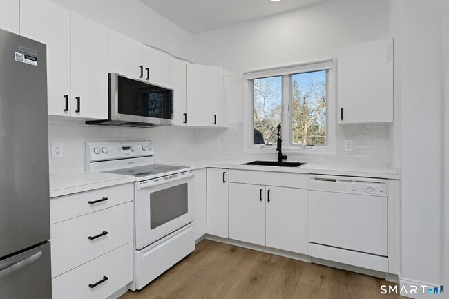 Building Photo - 70 Archer Ln