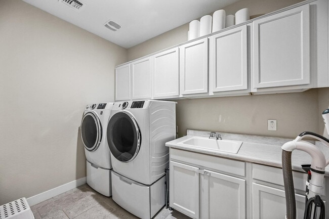 Building Photo - 14462 W Artemisa Ave