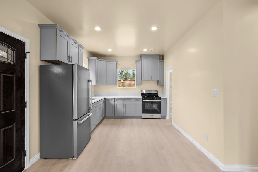 Building Photo - 146 S Parish Pl