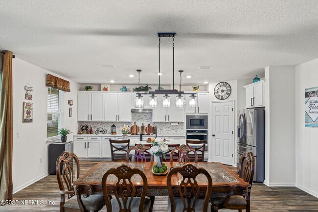 Building Photo - 12897 Logans Walk Ln