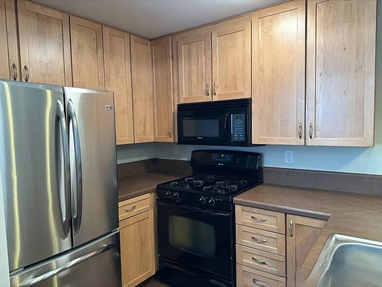 Building Photo - 2040 Como Ave