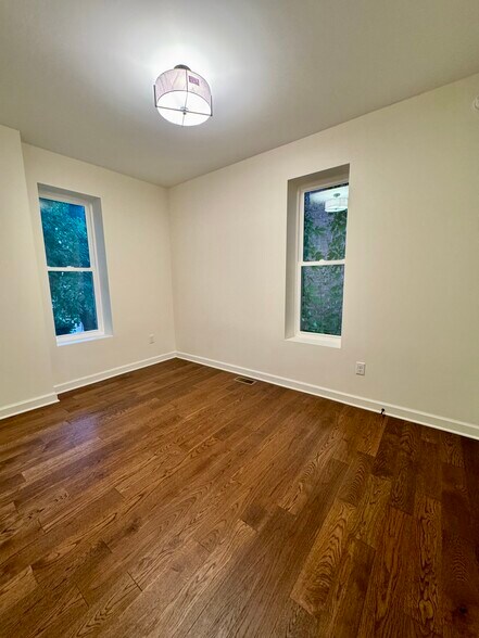 Building Photo - 1321 Forsythe Ave