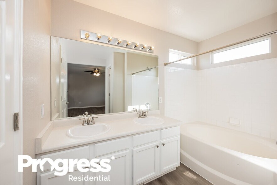 Building Photo - 4008 Ascendant Dr