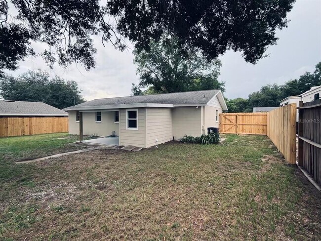 Building Photo - 5323 Satsuma Dr