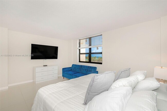 Building Photo - 10185 Collins Ave