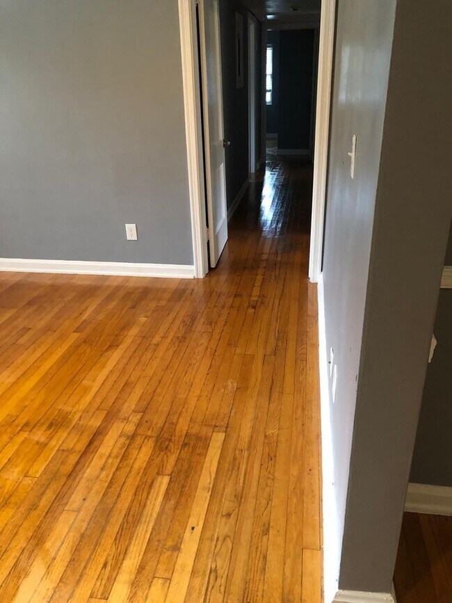 Building Photo - MOVE IN SPECIAL!!! Stunning 3-Bedroom, 2-B...