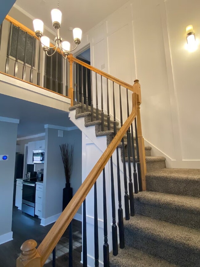 Building Photo - Beautiful 3 bed, 2 bath in Central